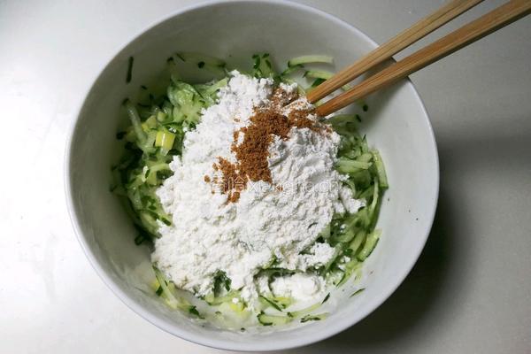 焦香黄瓜鸡蛋饼的做法图解6