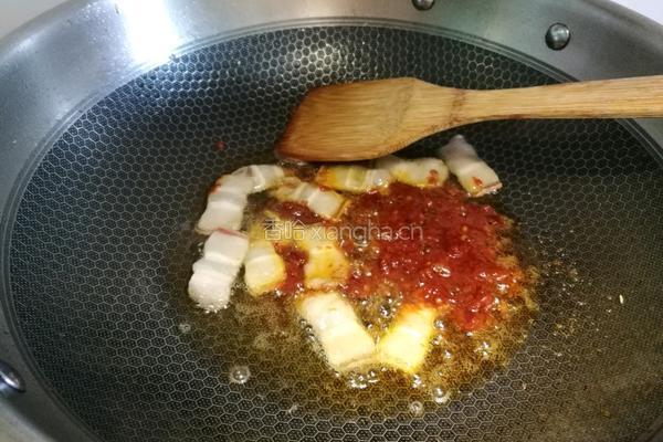 青蒜炒腐竹的做法图解2
