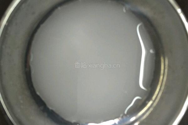 胡萝卜生菜炒玉米的做法图解2