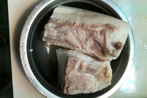 芋头烧肉的做法图解1