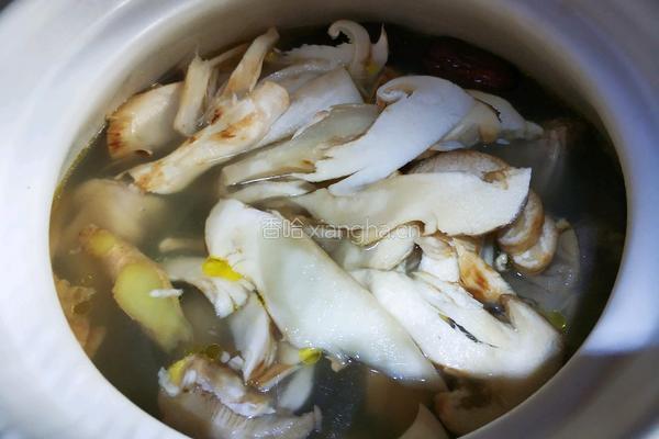 鲜松茸鸡汤的做法图解9