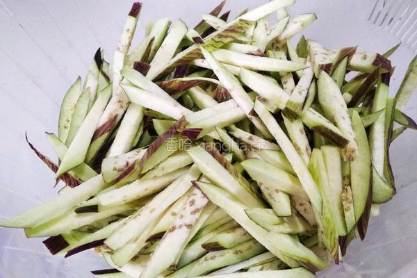 青椒茄子丝的做法图解6