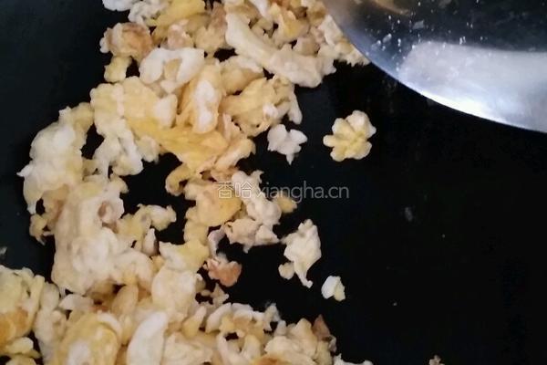 凉拌黄瓜鸡蛋火腿肠的做法图解3