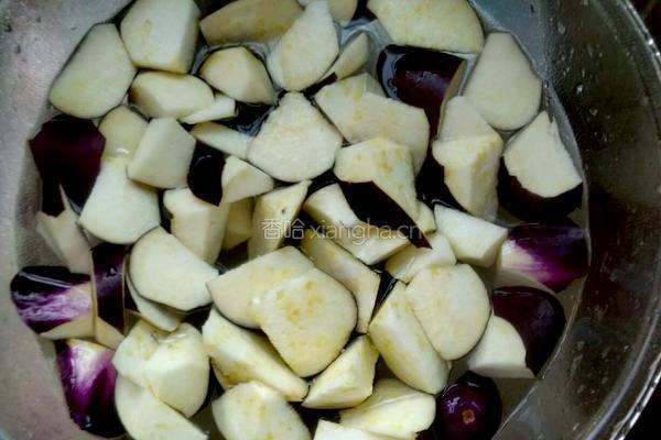 番茄烧茄子的做法图解2