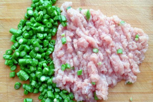 猪肉豆角馅饼的做法图解2