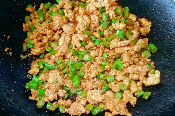 猪肉豆角馅饼的做法图解4