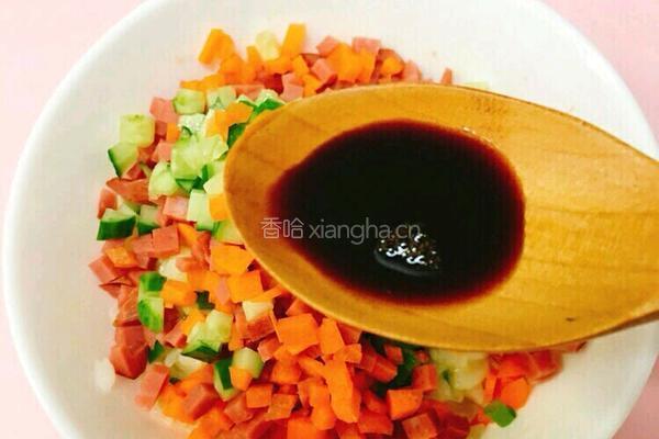 红肠炒饭的做法图解4
