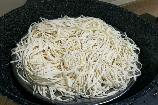 豆角蒸面的做法图解1