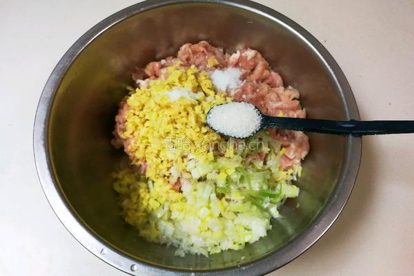 金灿灿的肉圆的做法图解6