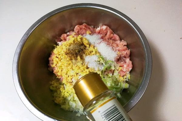 金灿灿的肉圆的做法图解8