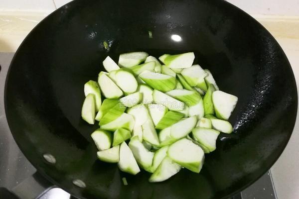 丝瓜黑木耳年糕的做法图解7