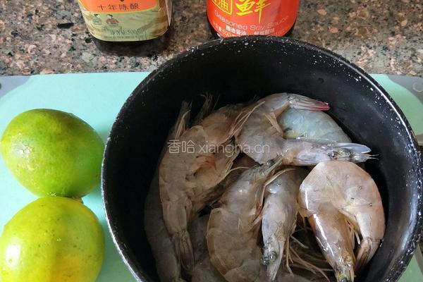 柠檬虾的做法图解1