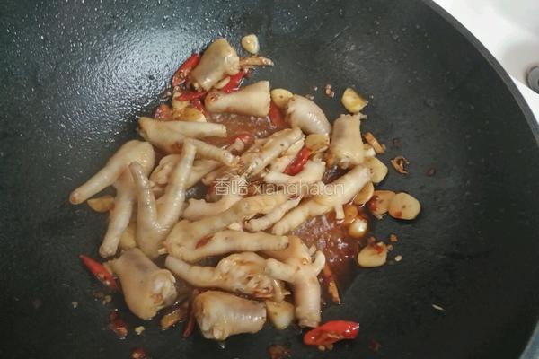 豆瓣酱鸡爪的做法图解2