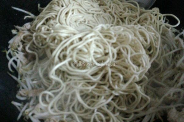 豆芽炒面条的做法图解4