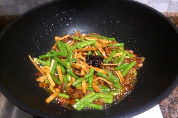 豇豆香干炒肉丝的做法图解12