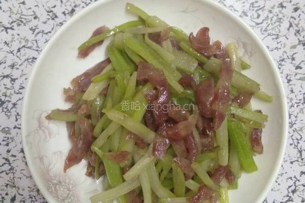 芹菜炒腊肠的做法图解8