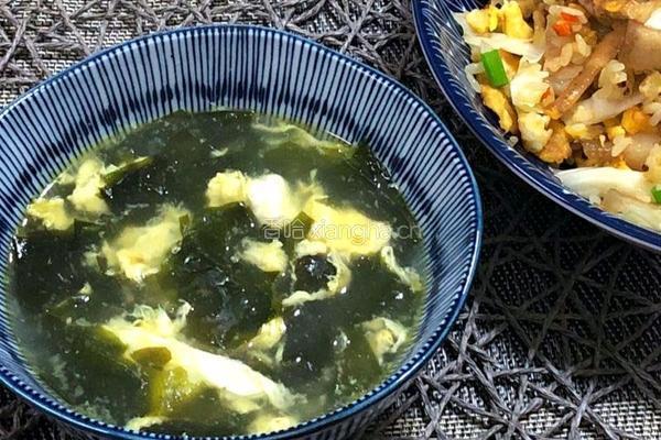 五花肉海带芽蛋花汤