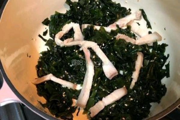 五花肉海带芽蛋花汤的做法图解2