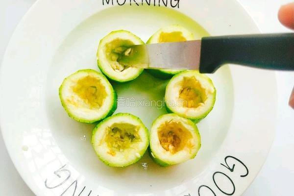 宝宝解暑丝瓜酿肉教程的做法图解3