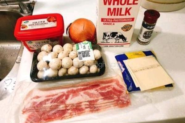 给新手的超简单料理［辣酱浓起司顿饭］的做法图解1