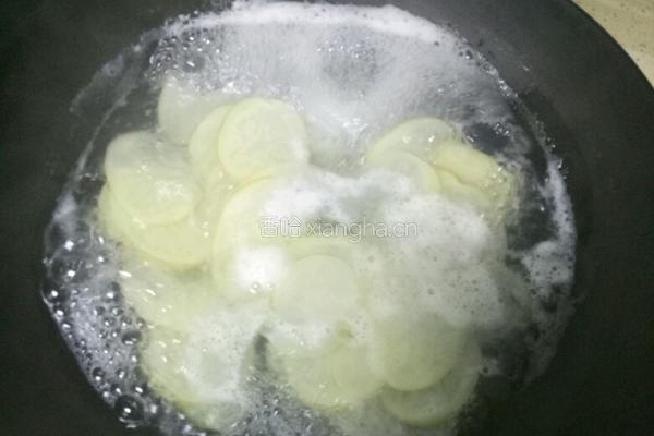 涮土豆片的做法图解1