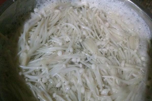 水豆豉拌金针菇的做法图解2