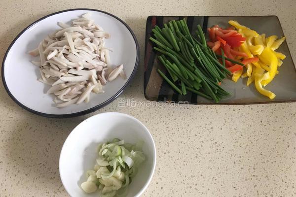 三色炒杏鲍菇的做法图解1