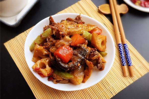 农家烧土鸡
