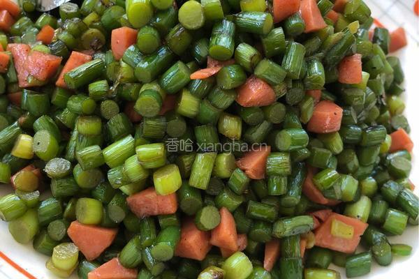 蒜薹火腿丁的做法图解4