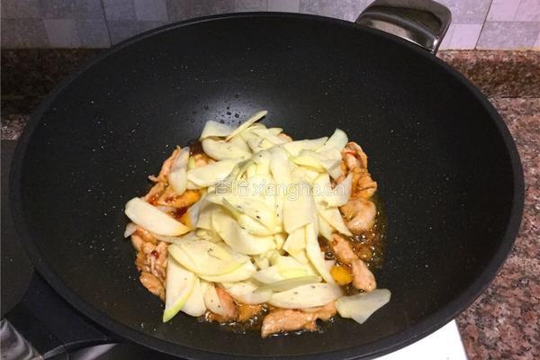 茭白炒肉的做法图解8
