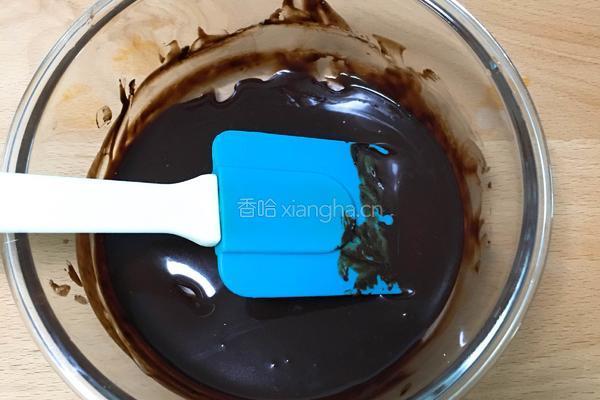 巧克力双色蛋糕卷的做法图解3