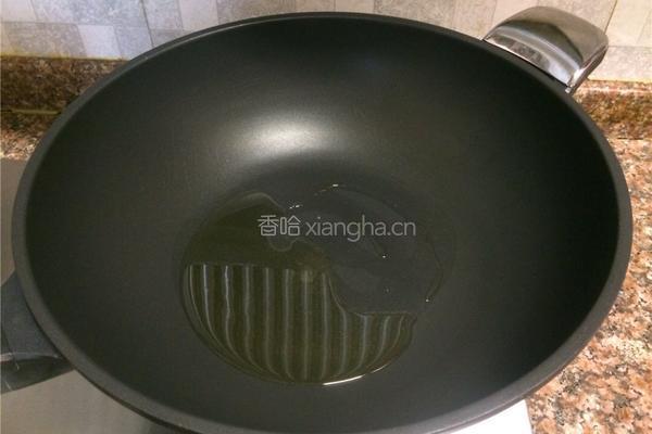 青椒洋葱炒腊排的做法图解5