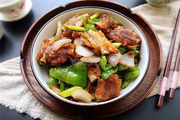 青椒洋葱炒腊排的做法图解10