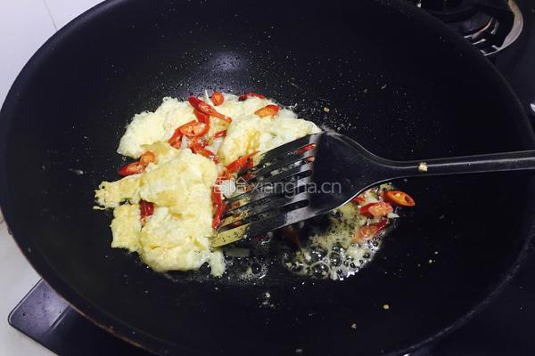 韮菜苗炒鸡蛋的做法图解6