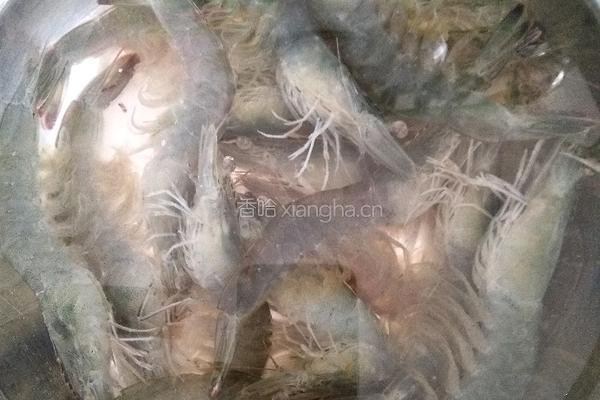 木耳虾肉小金鱼馄饨的做法图解1