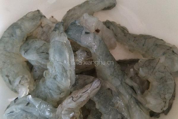 木耳虾肉小金鱼馄饨的做法图解2