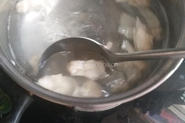 木耳虾肉小金鱼馄饨的做法图解8