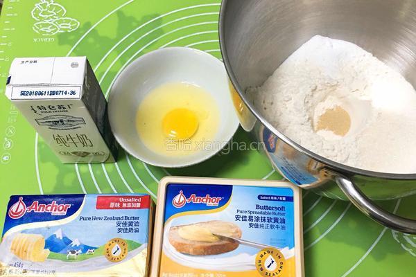南瓜泥餐包的做法图解1
