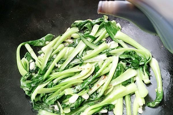 爆炒小白菜的做法图解6