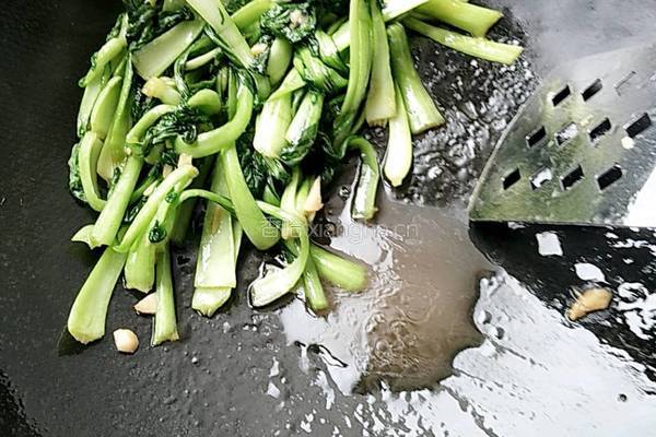 爆炒小白菜的做法图解7