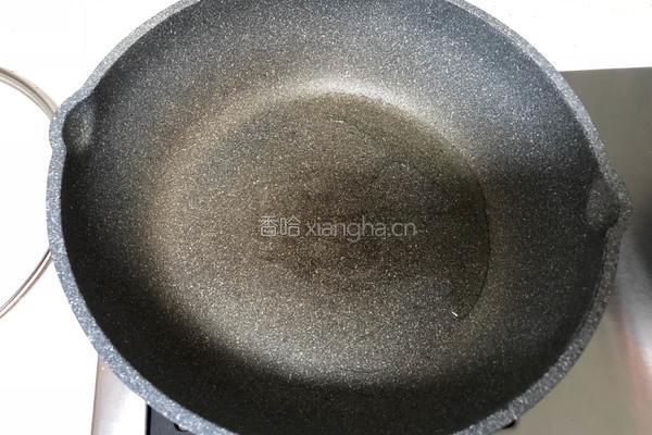 快手炒菜之“素炒胡萝卜”的做法图解3