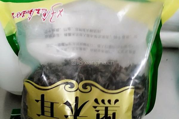 黑木耳炒肉丝的做法图解1