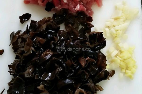 黑木耳炒肉丝的做法图解3