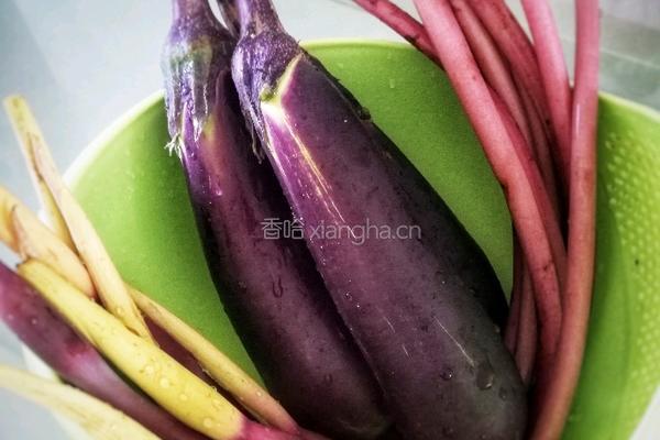 芋头花遇到茄子～味蕾的炸裂的做法图解1