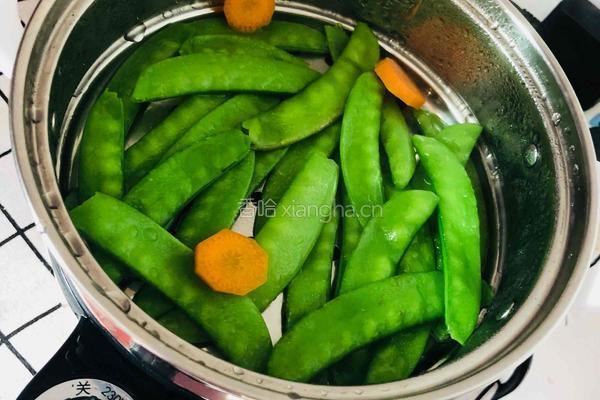 荷兰豆炒藕片的做法图解2
