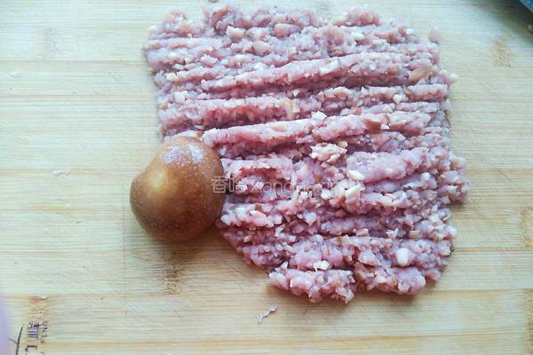 香菇猪肉馄饨的做法图解3