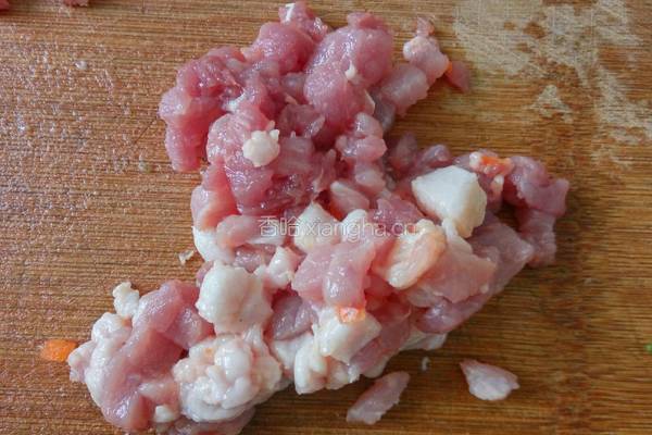 豆角胡萝卜炒肉丁的做法图解3