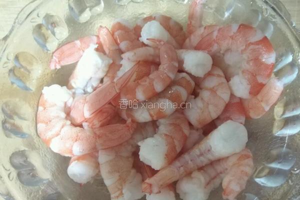 蒜苗虾仁炒蛋的做法图解1
