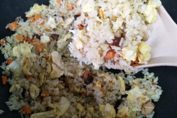 胡萝卜香菇蛋炒饭的做法图解8