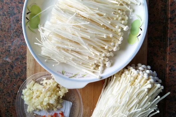 金针菇花甲粉丝煲的做法图解1